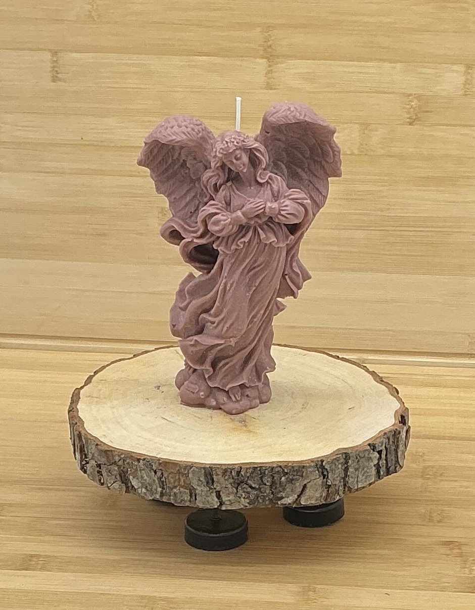 Engel der Erlösung auf einem kleinen Podest